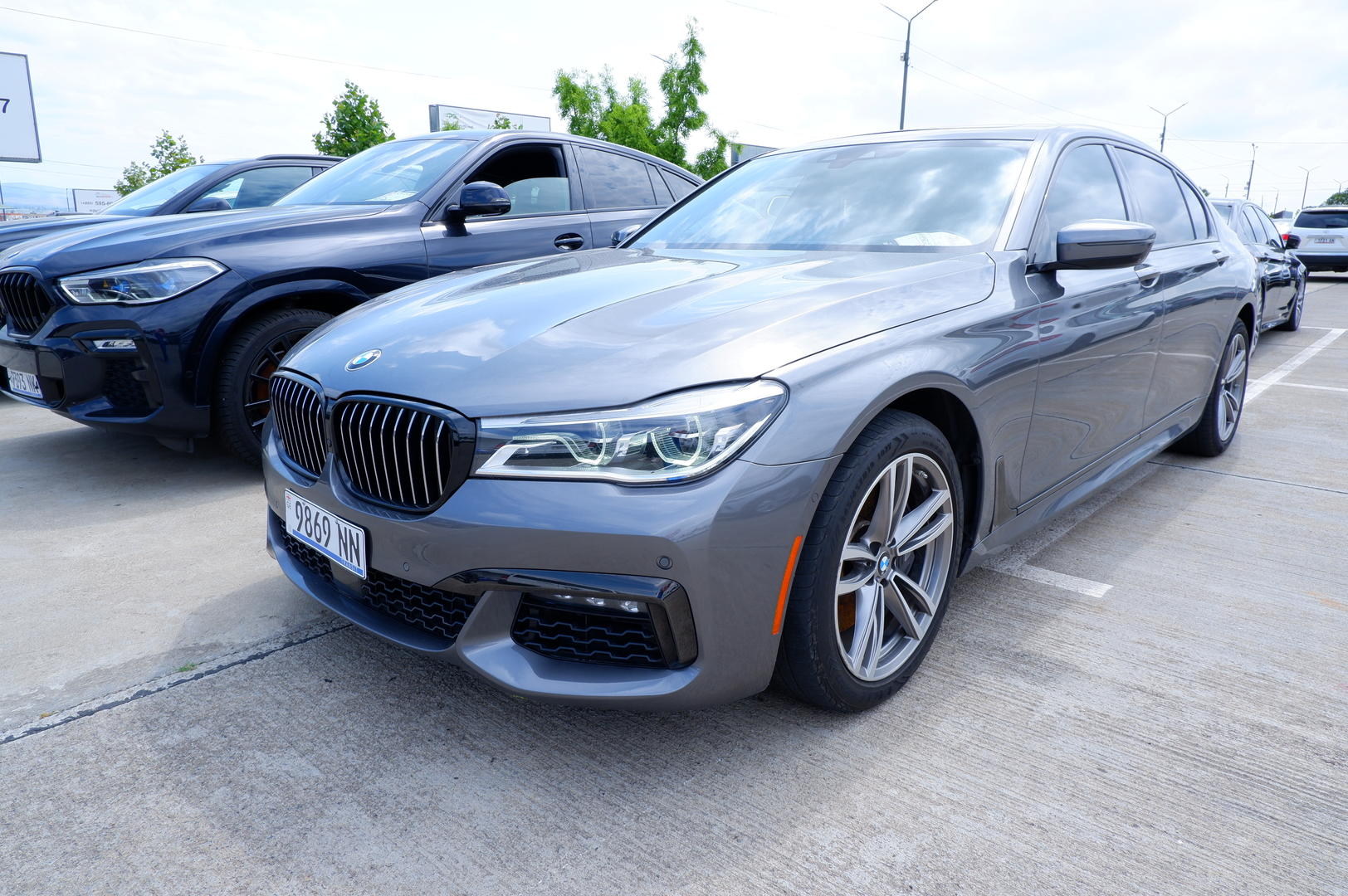 BMW 750 2016 — photo 2