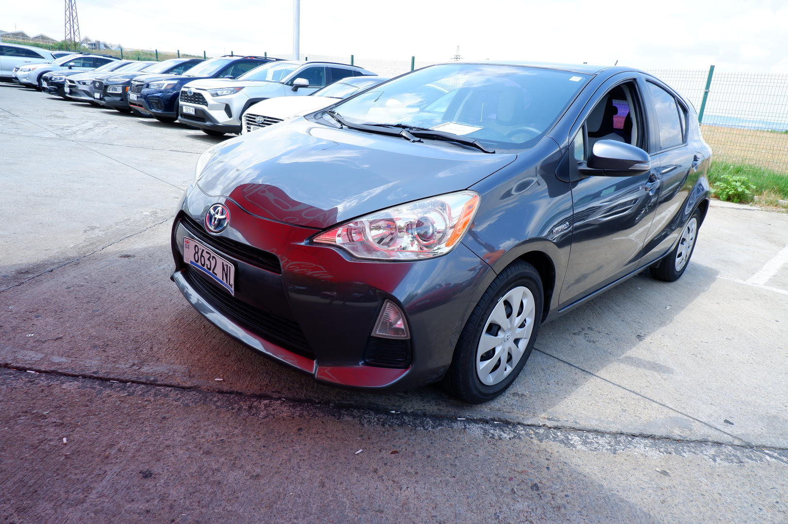 Toyota Prius C 2014 — photo 2