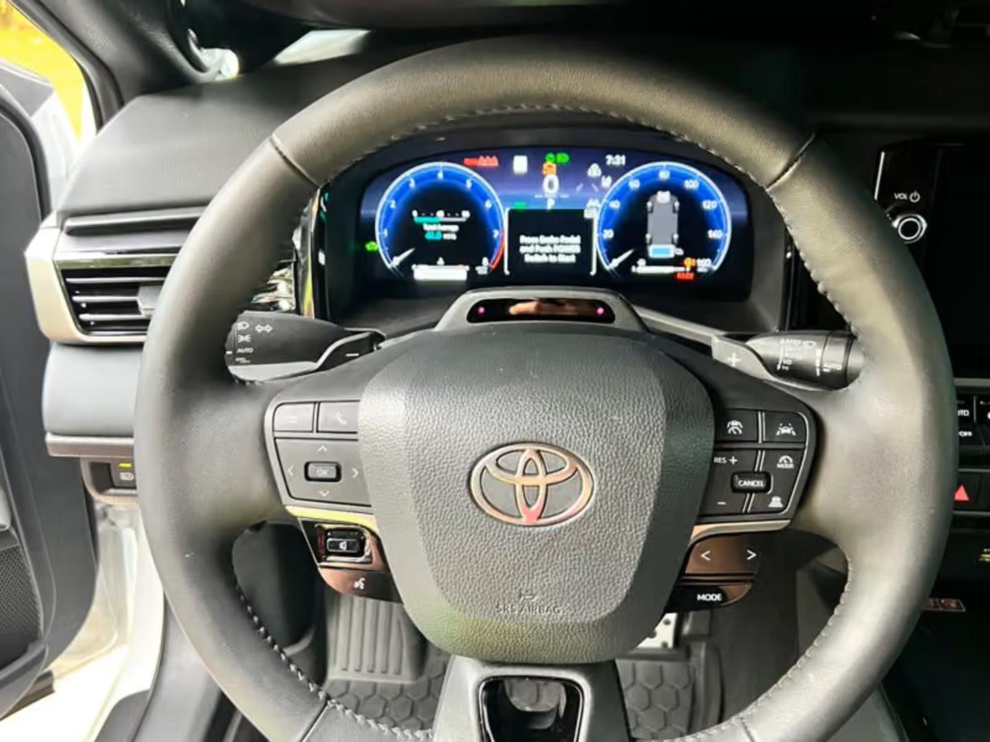 Toyota Camry 2026 — photo 2