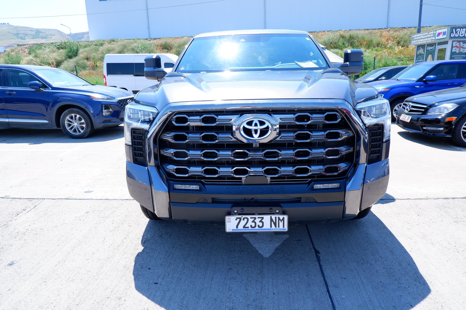 Toyota Tundra 2023 — photo 2