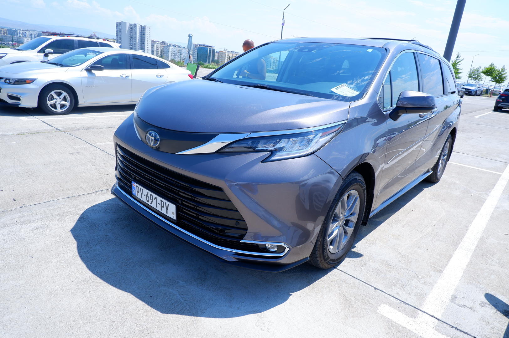 Toyota Sienna 2021 — photo 2