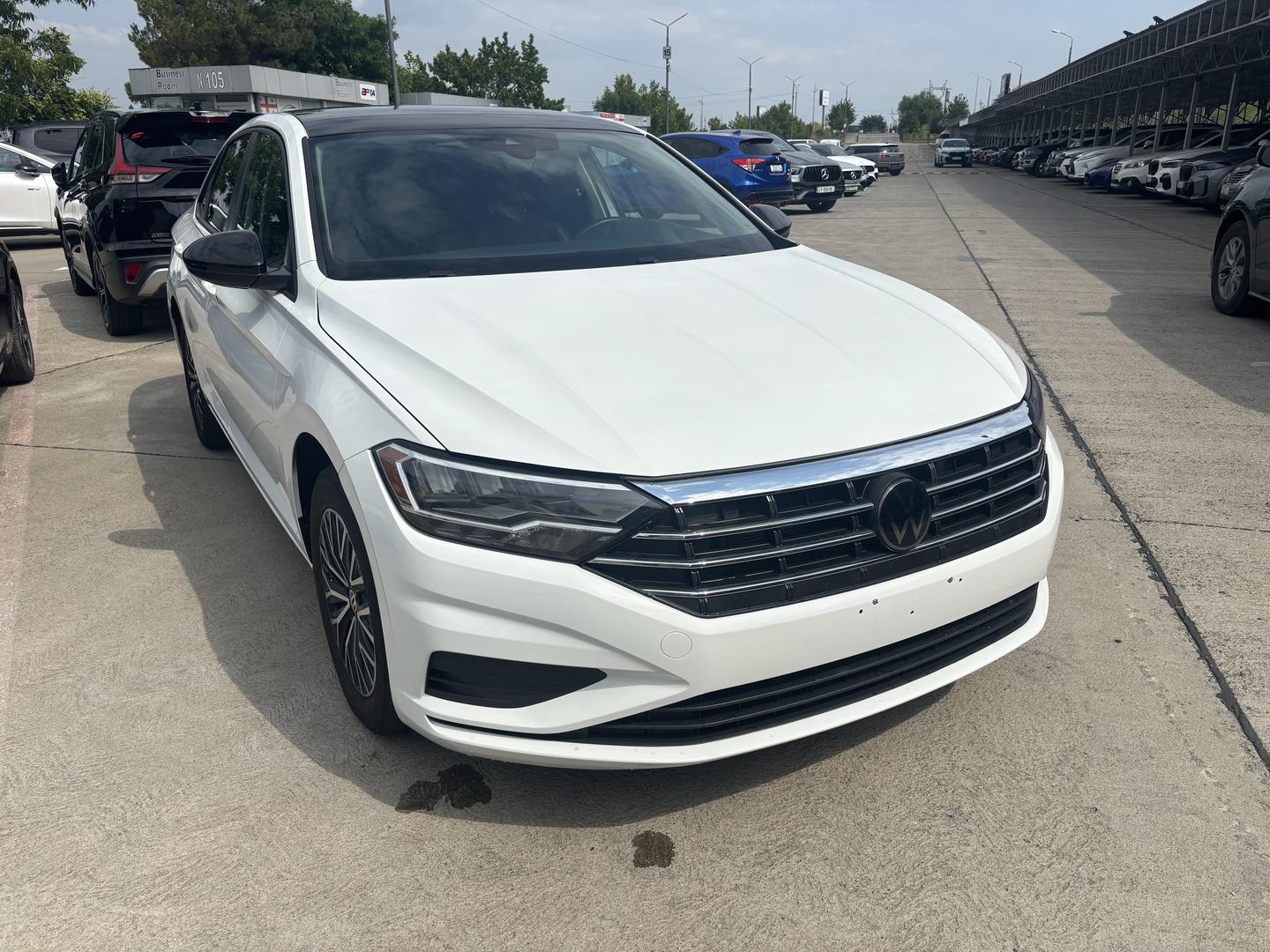 Volkswagen Jetta 2021 — photo 2