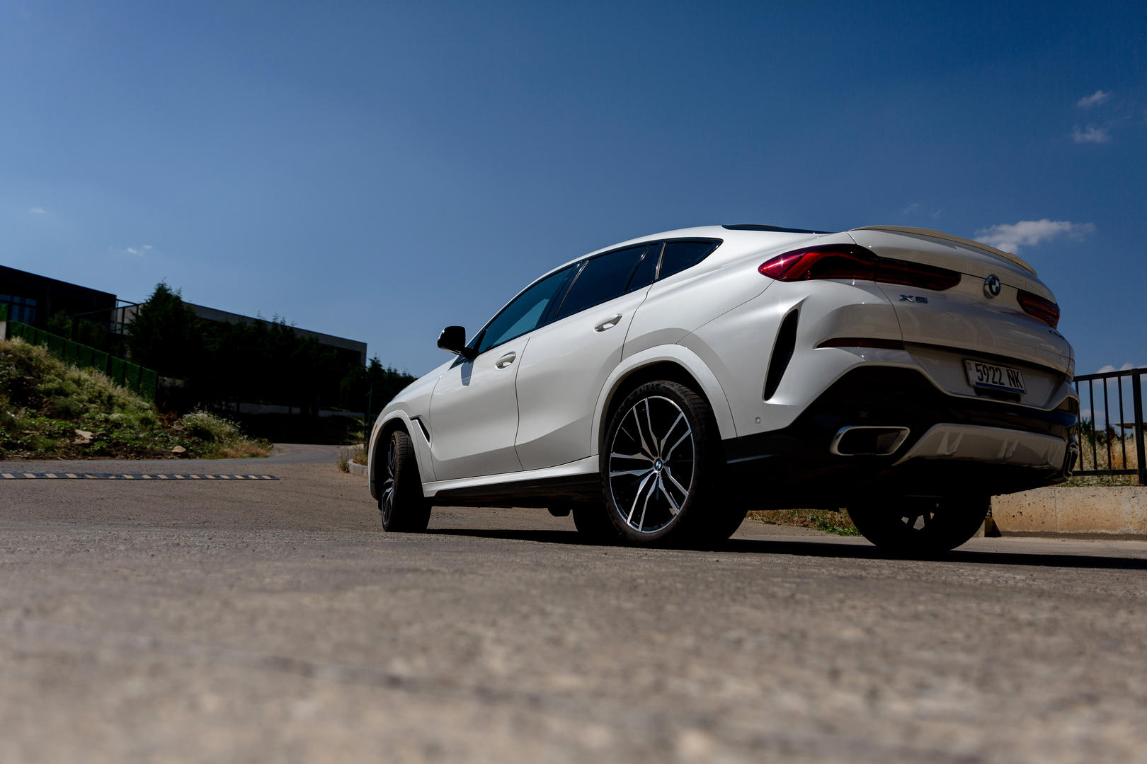 BMW X6 M 2023 — photo 2