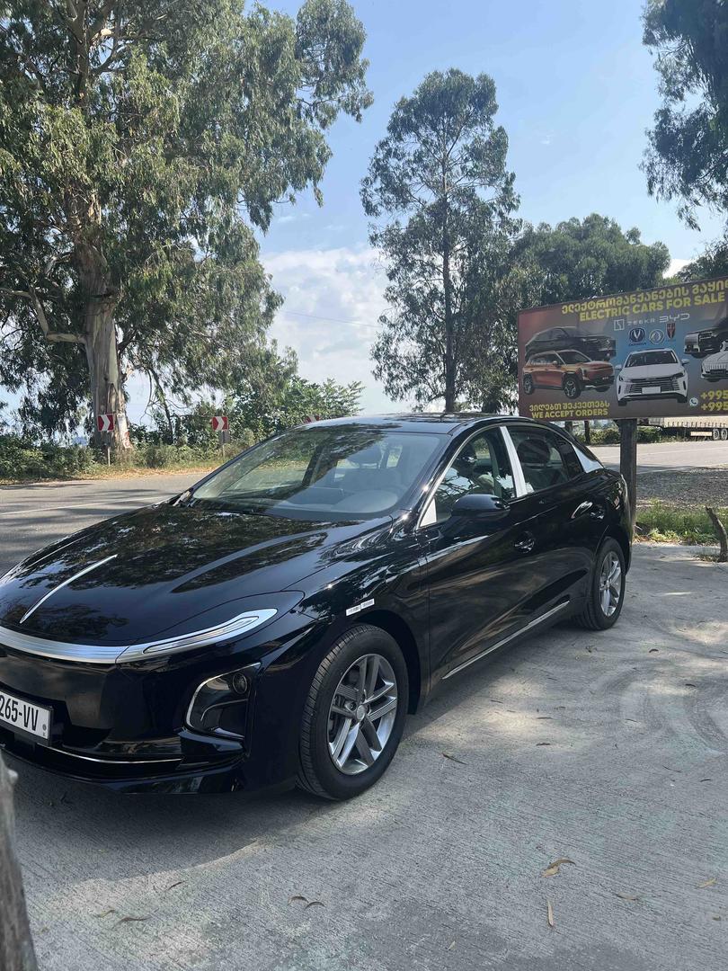 Hongqi E-QM5 2025 — photo 2