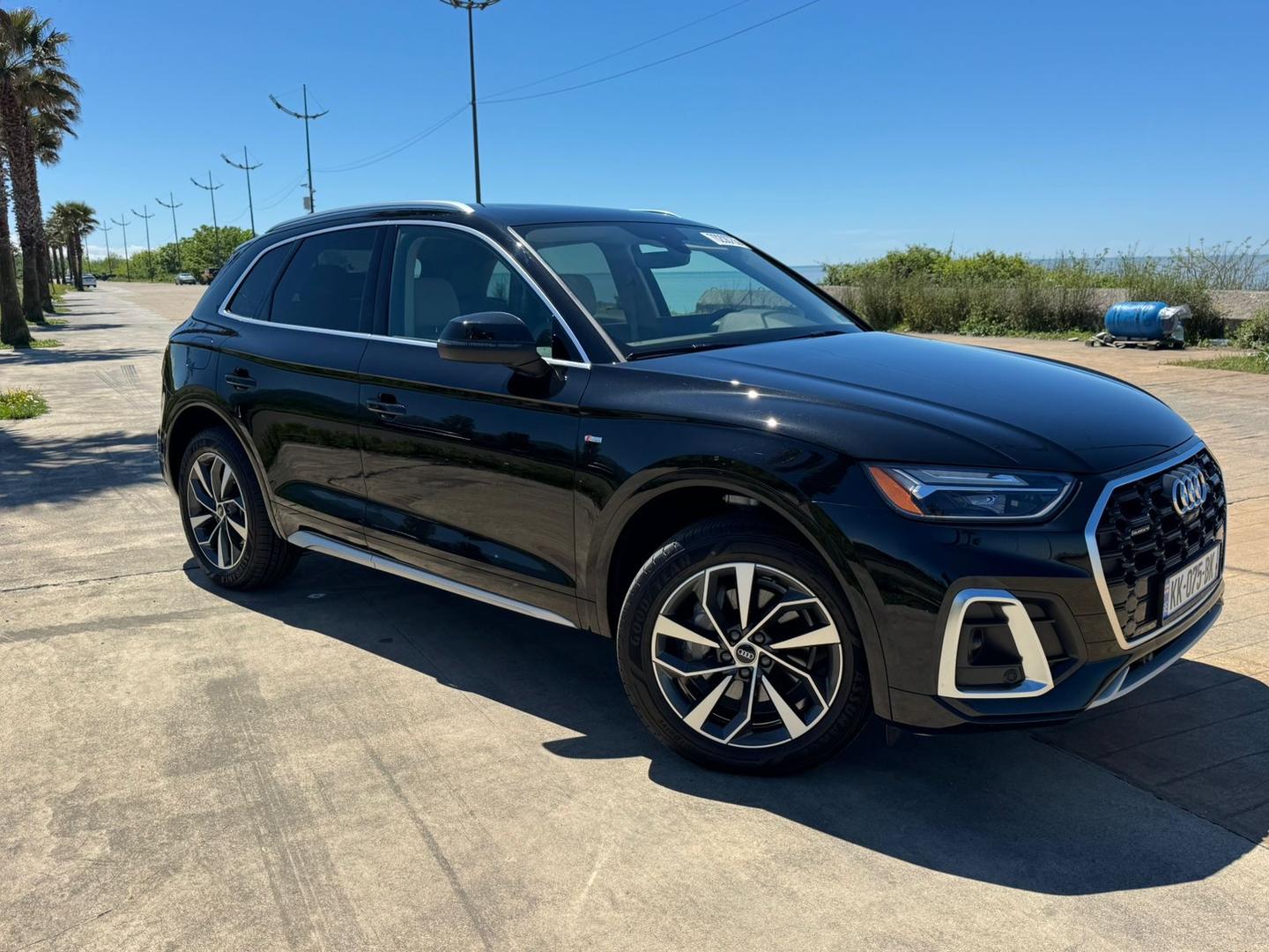 Audi Q5 2022 — photo 2