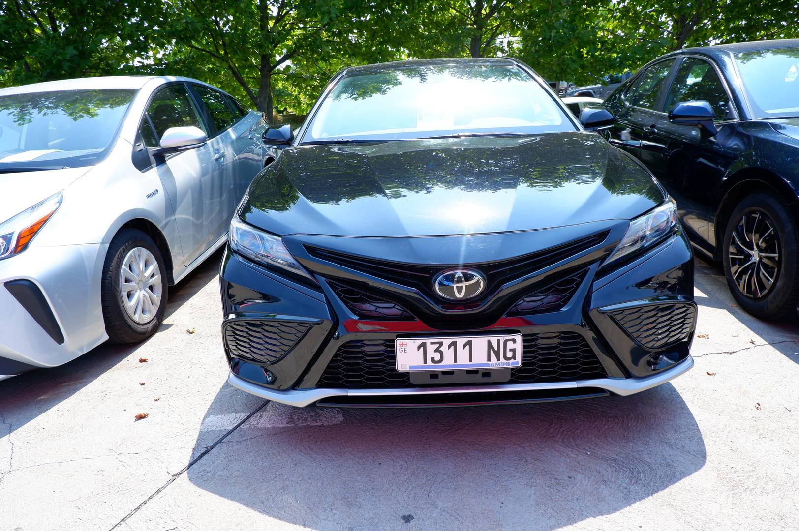 Toyota Camry 2023 — photo 2