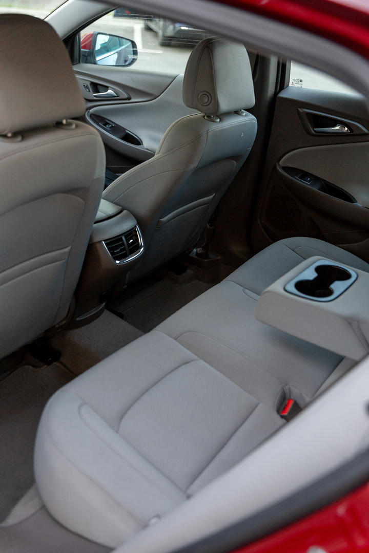 Chevrolet Malibu 2022 — photo 2