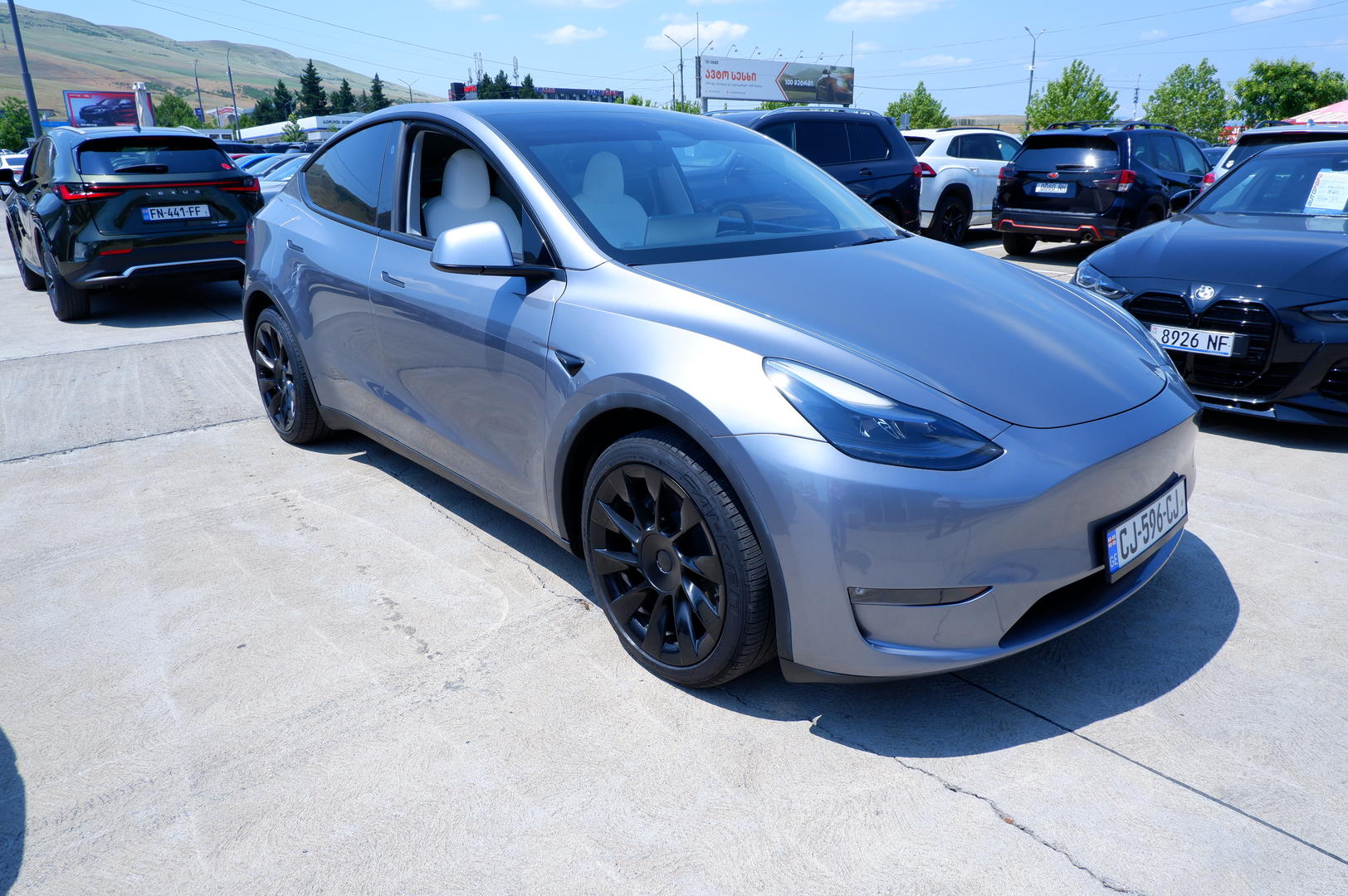 Tesla Model Y 2025 — photo 2