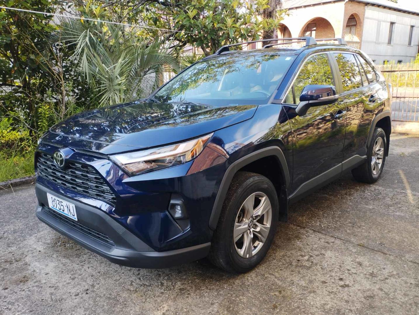 Toyota RAV4 2023 — photo 2