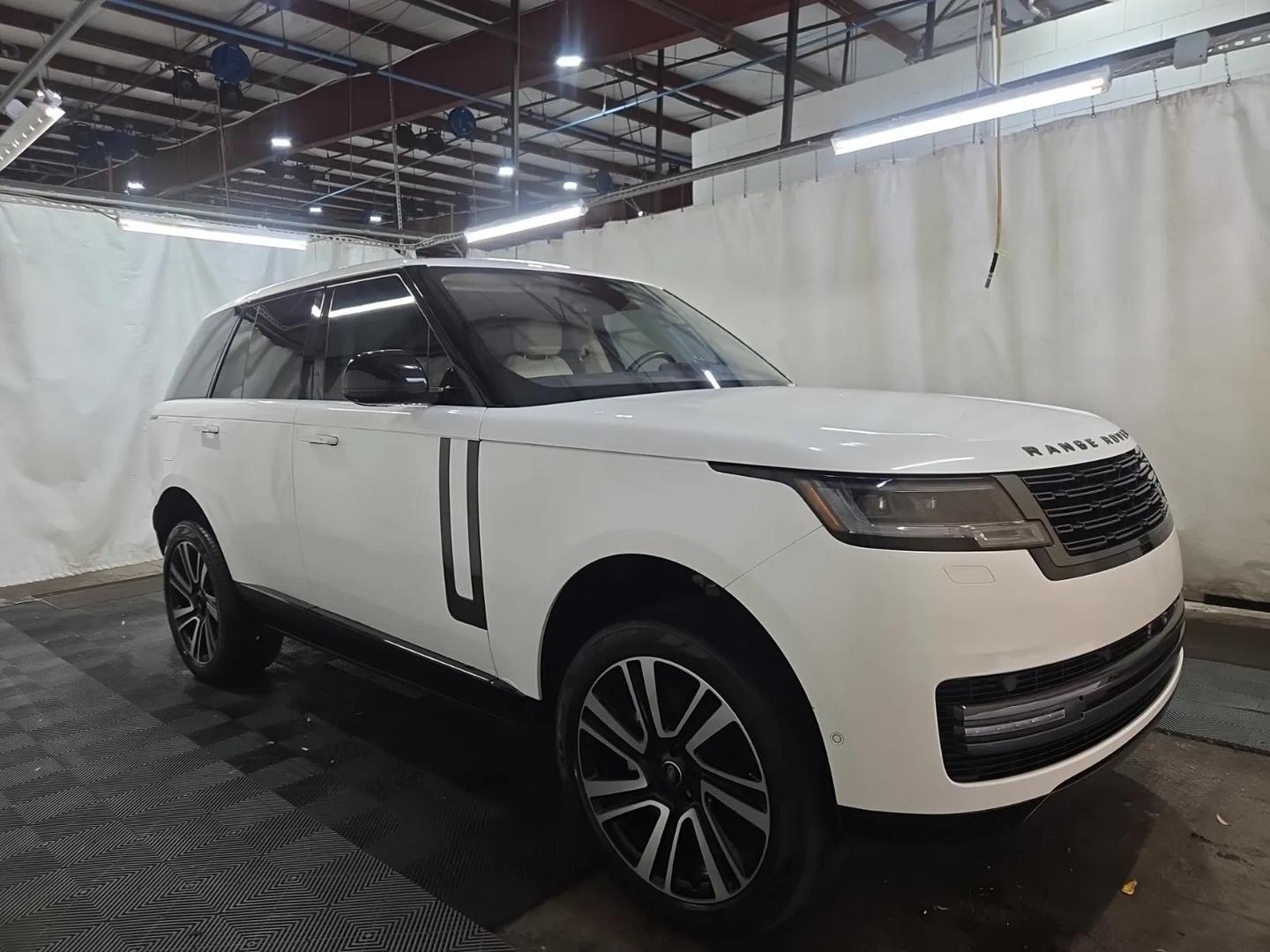 Land Rover Range Rover 2023 — photo 2