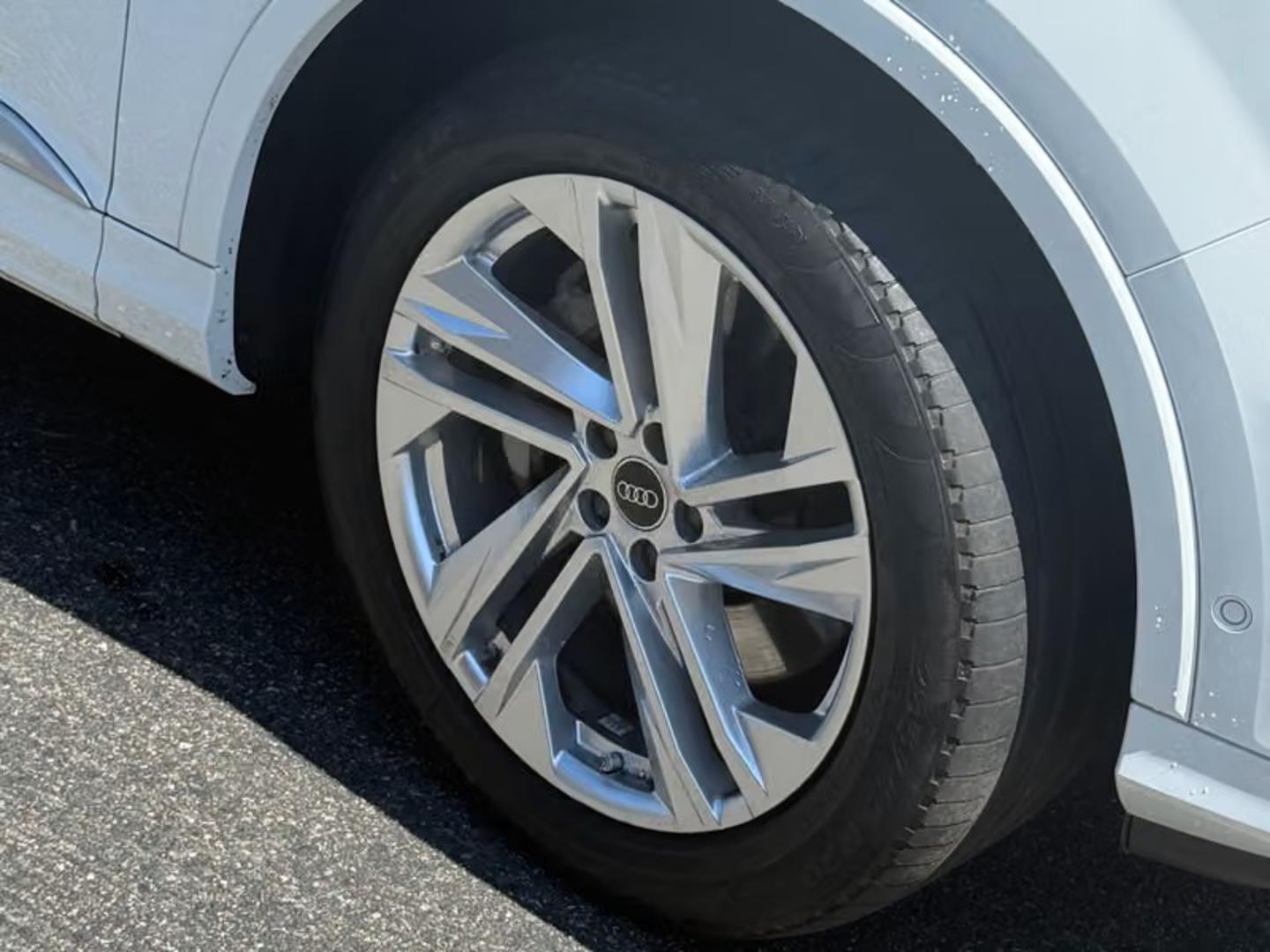 Audi Q7 2023 — photo 2