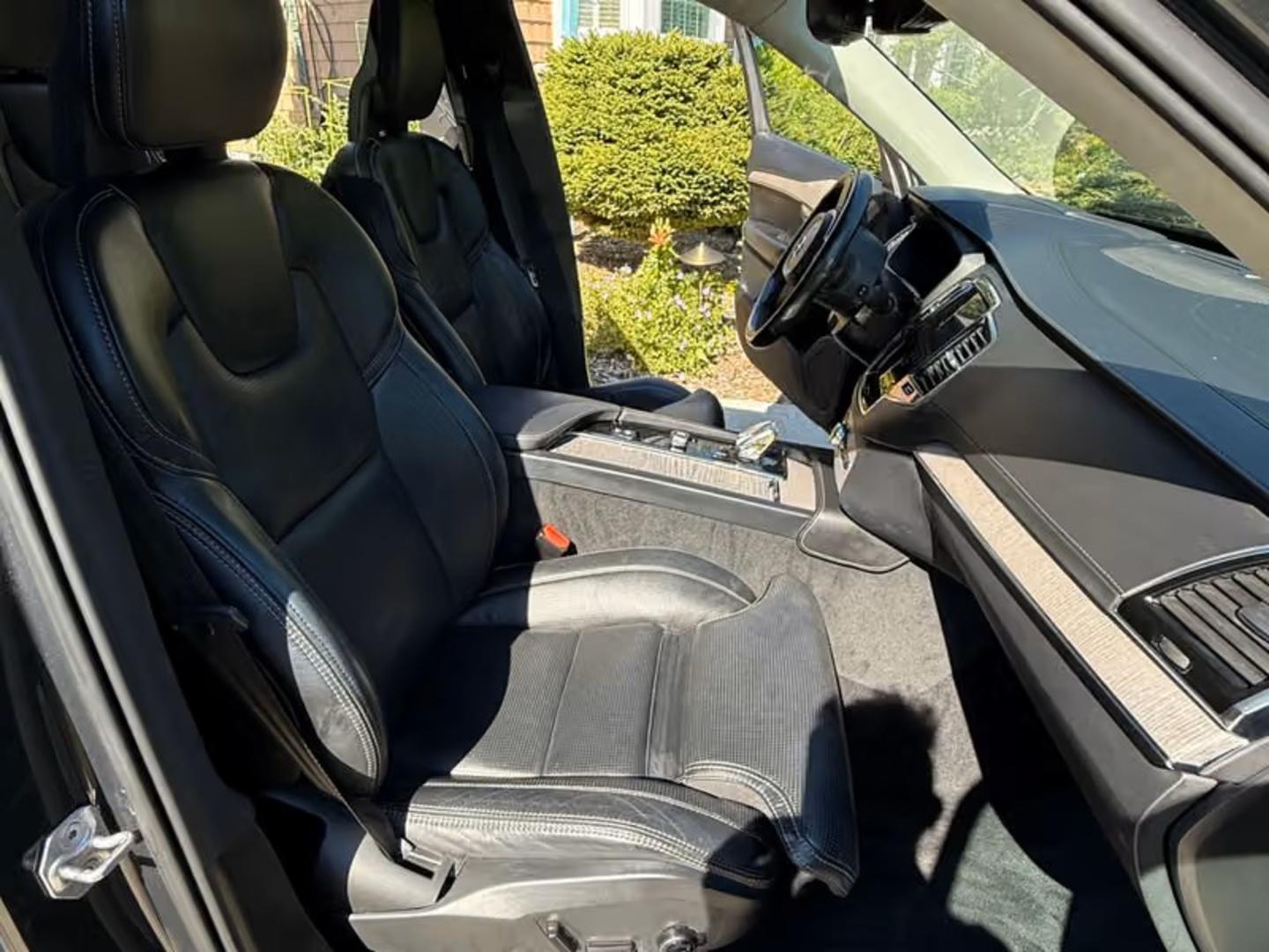 Volvo XC90 2022 — photo 2