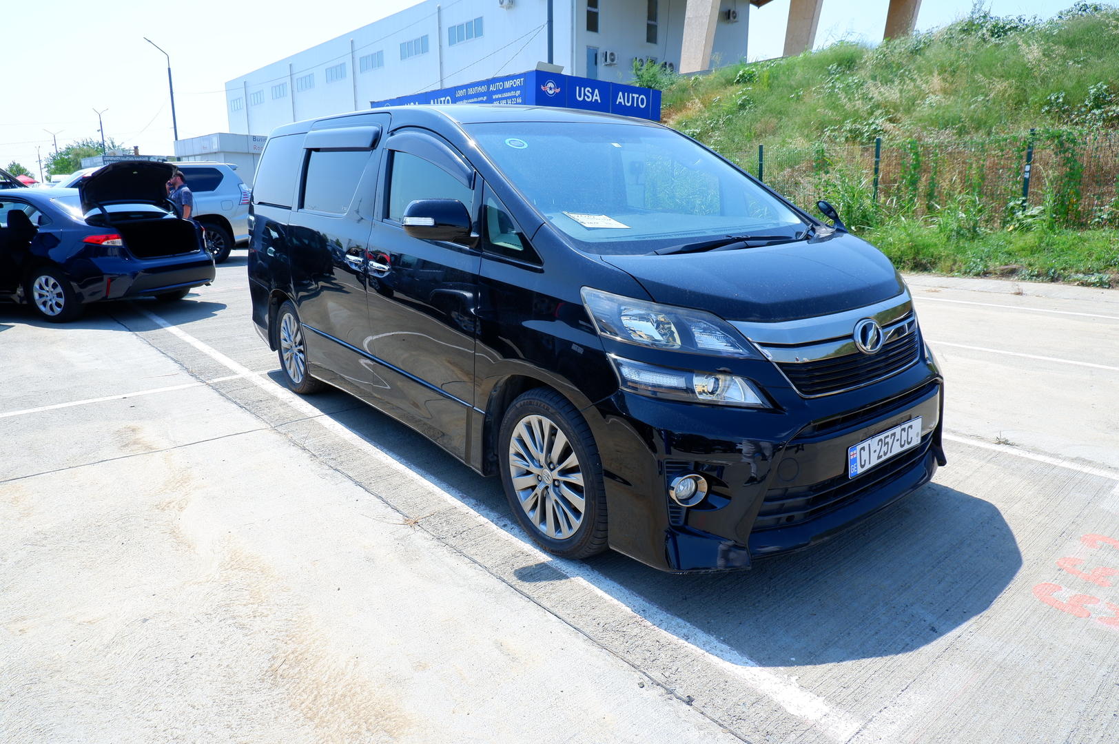 Toyota Vellfire 2014 — photo 2