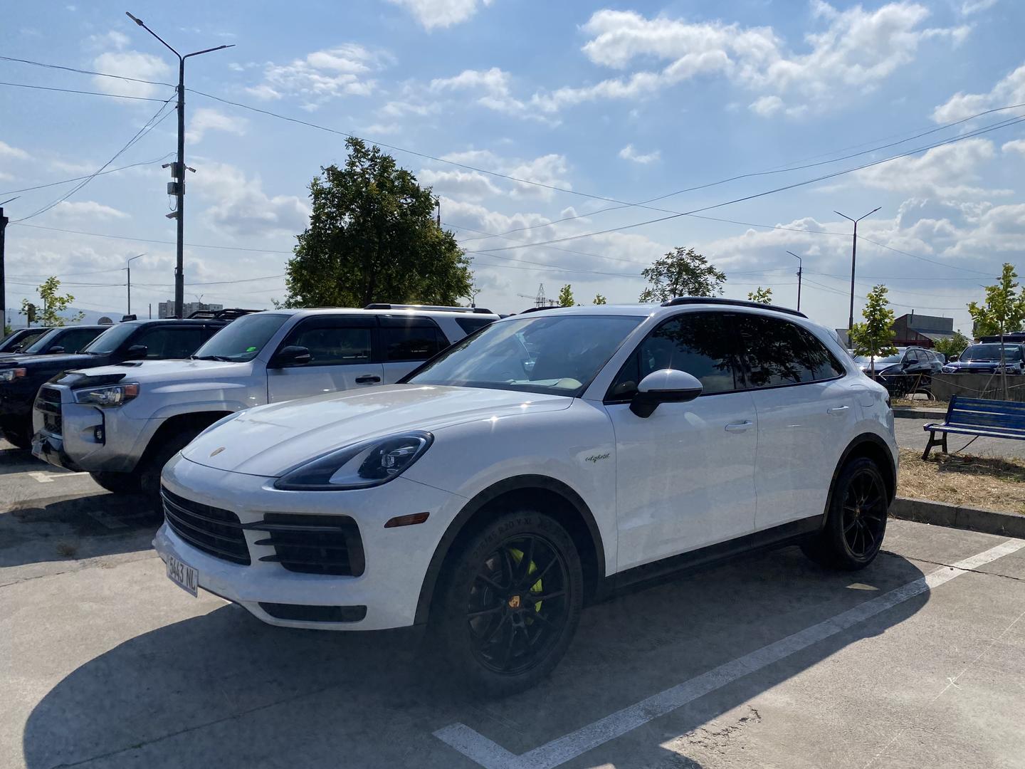 Porsche Cayenne 2019 — photo 2