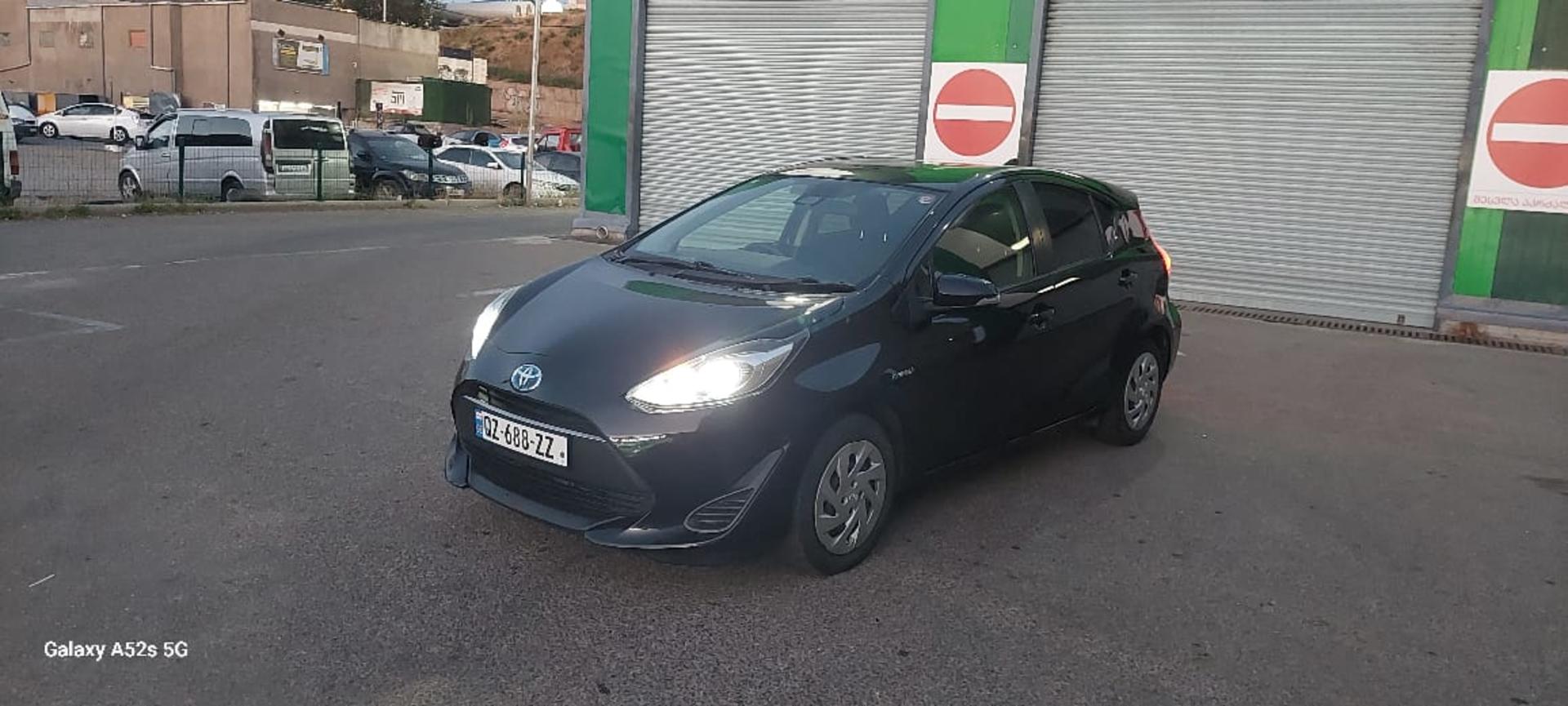 Toyota Aqua 2018 — photo 2