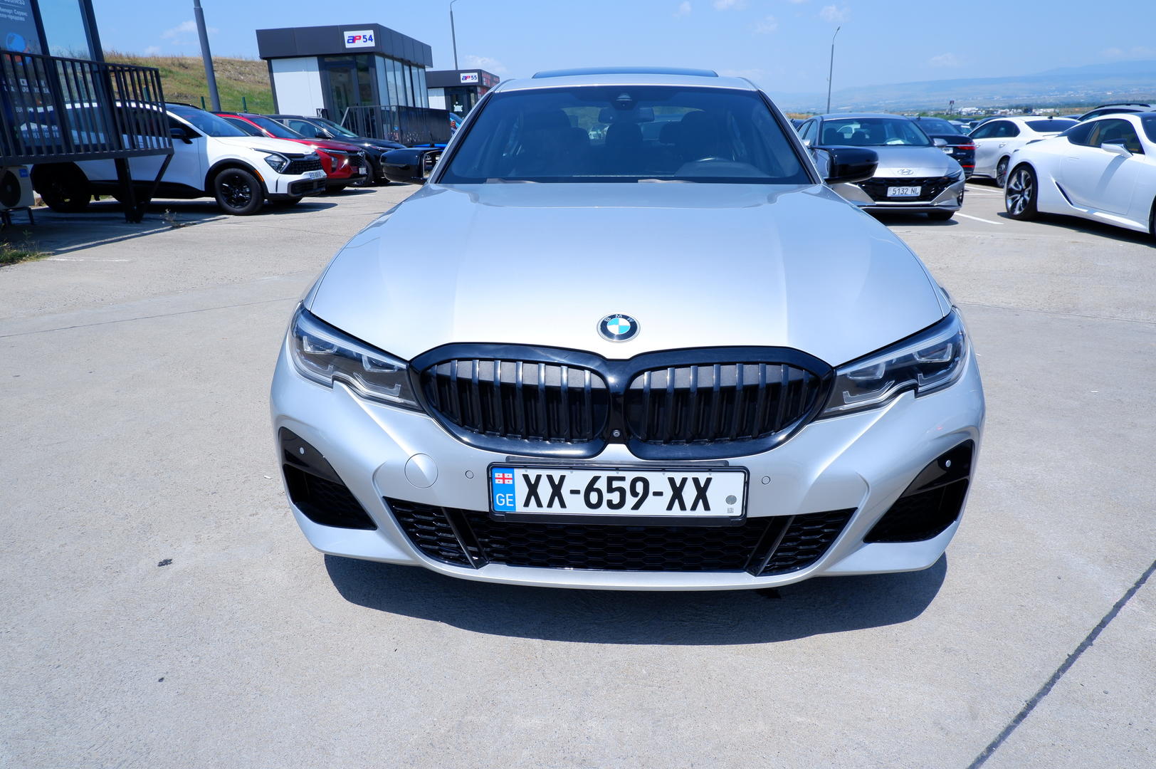 BMW 330 2019 — photo 2