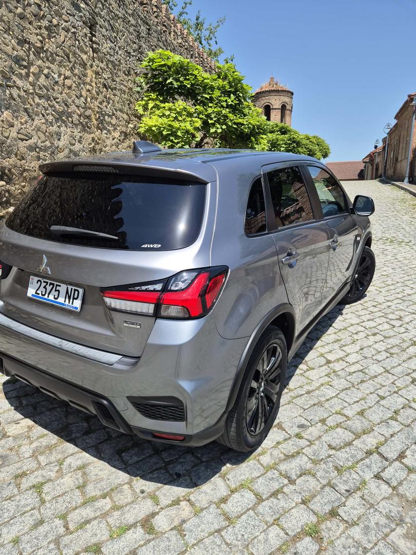 Mitsubishi Outlander Sport 2023 — photo 2