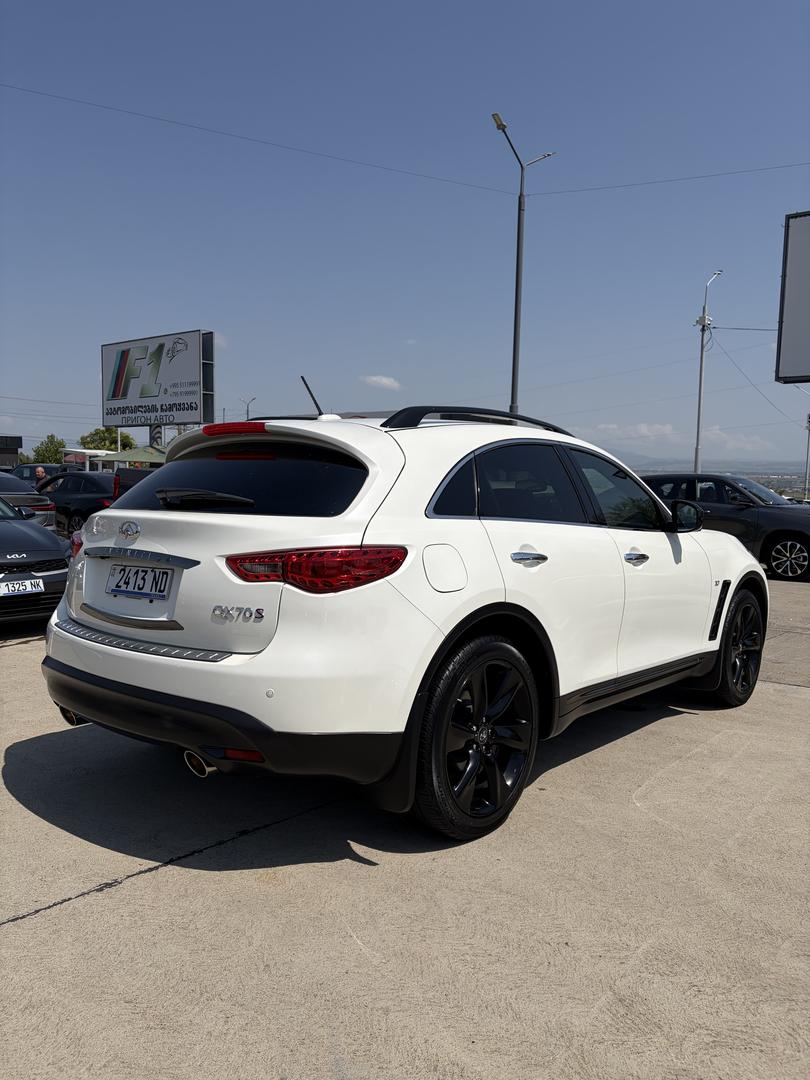 Infiniti QX70 2017 — photo 2