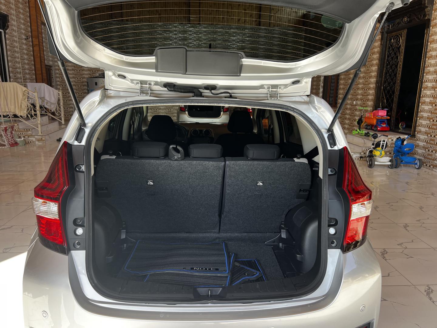 Nissan Note 2018 — photo 2