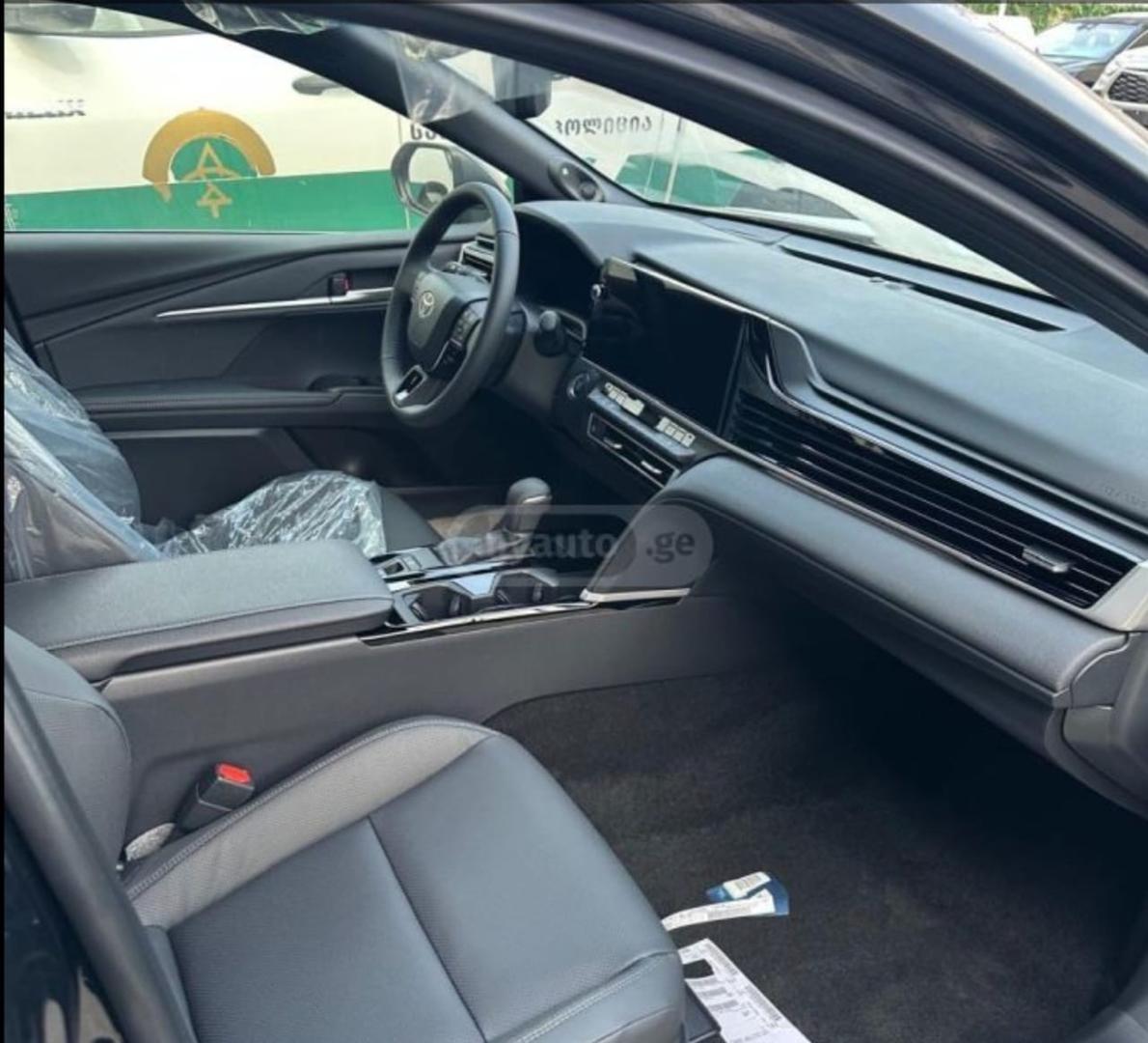 Toyota Camry 2026 — photo 2