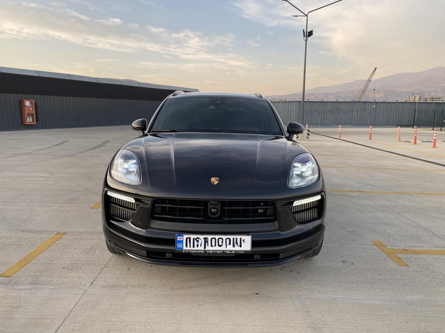 Porsche Macan 2023 — photo 2