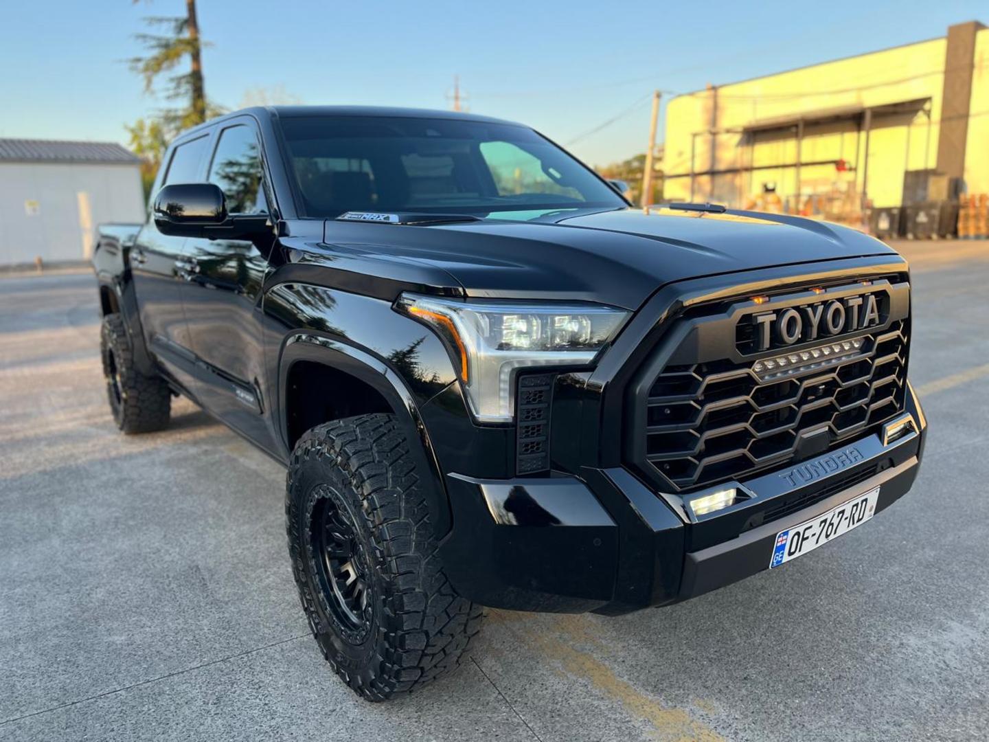 Toyota Tundra 2023 — photo 2