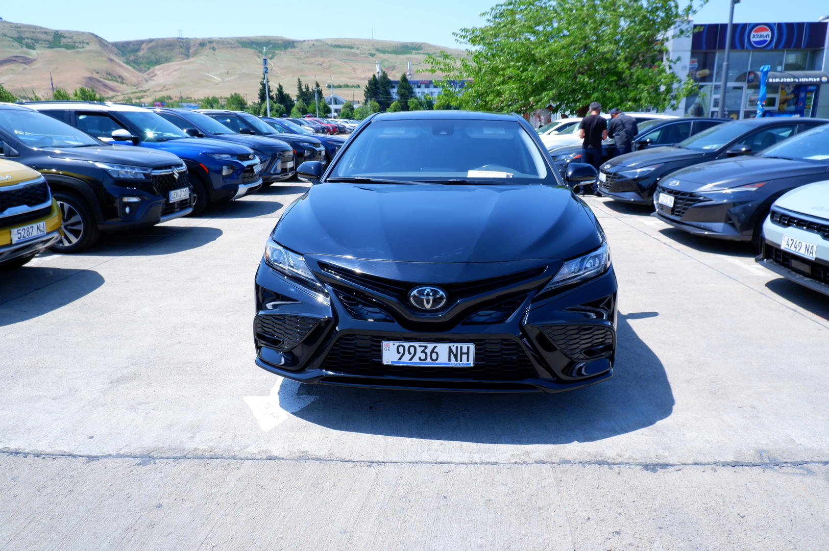 Toyota Camry 2022 — photo 2