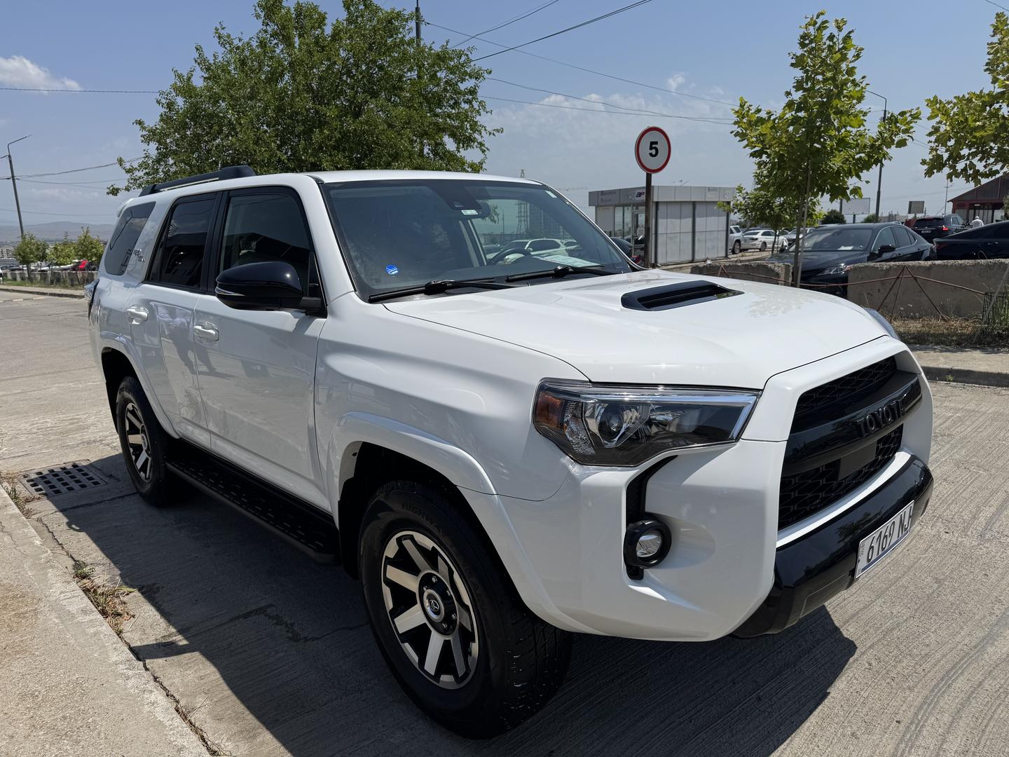 Toyota 4Runner 2015 — photo 2