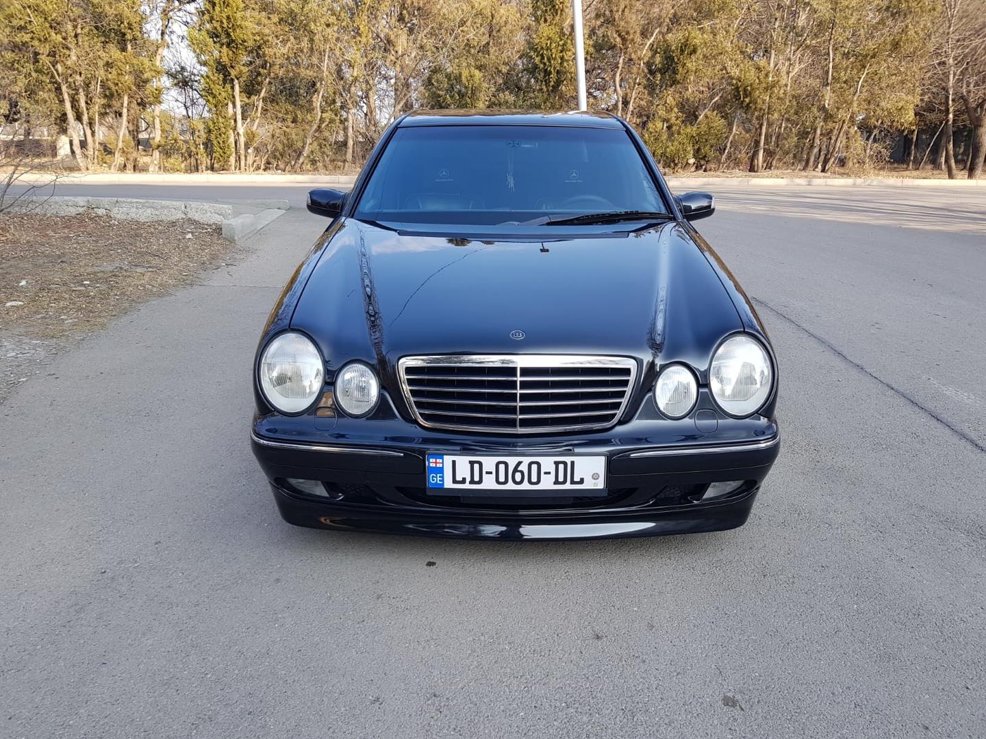 Mercedes-Benz E 320 2001 — photo 2