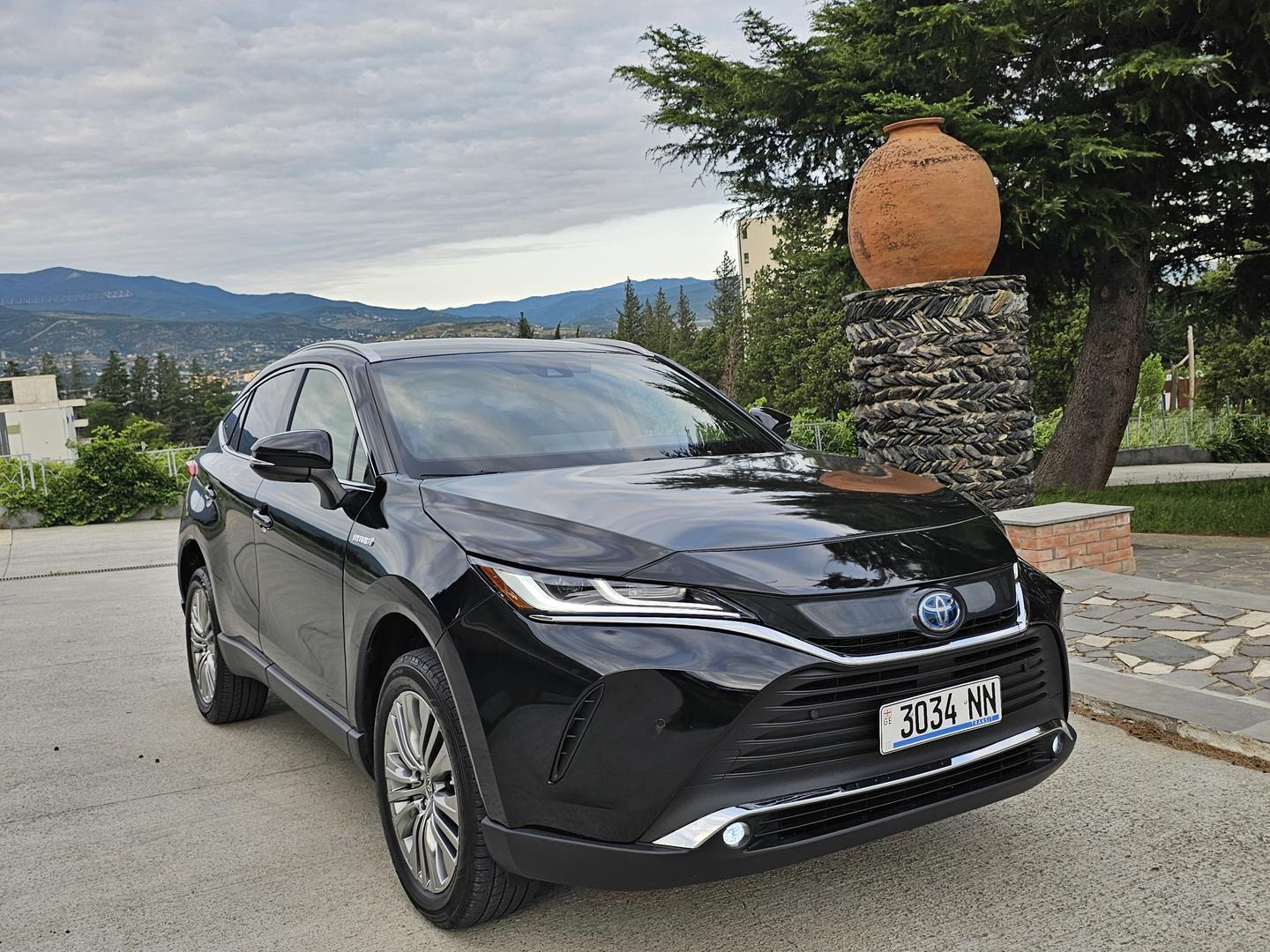 Toyota Venza 2021 — photo 2