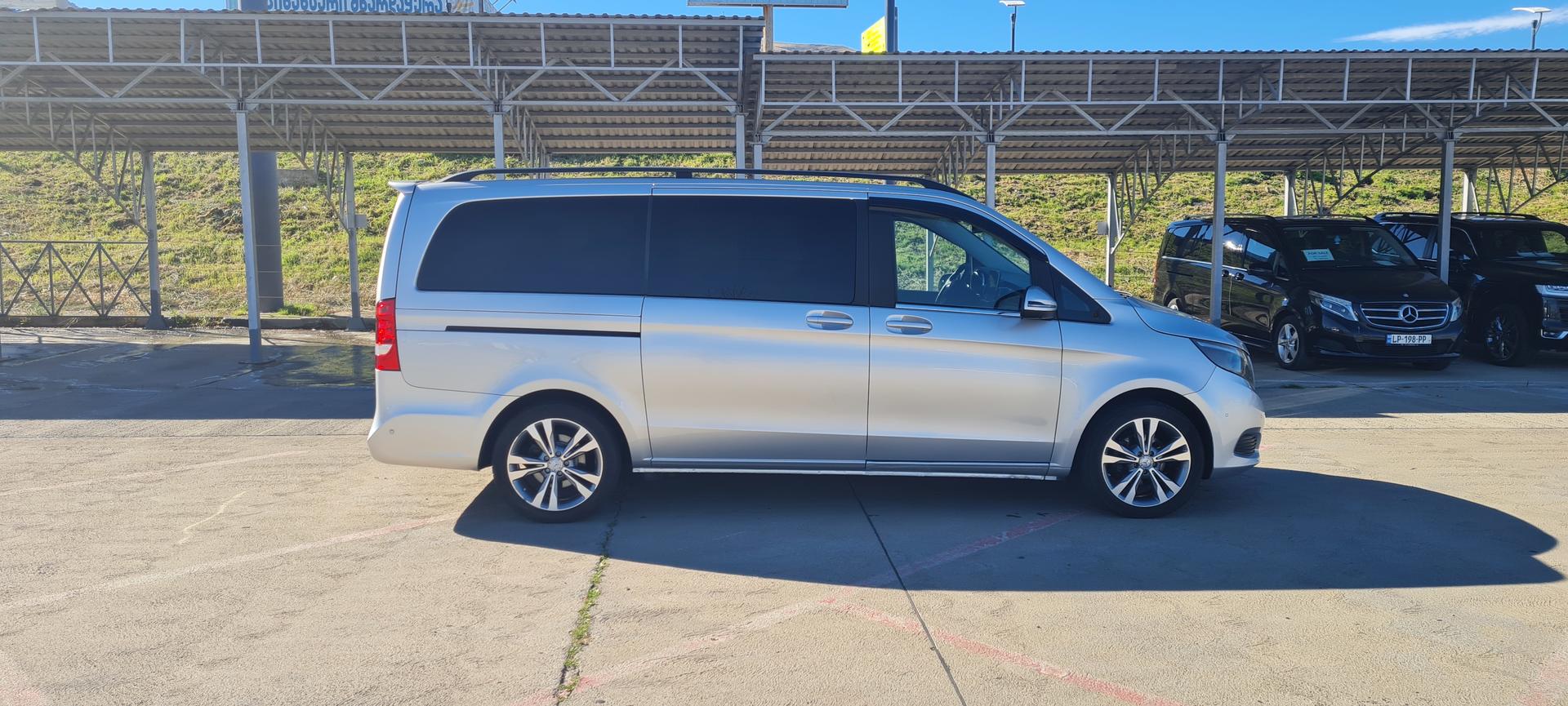 Mercedes-Benz V 220