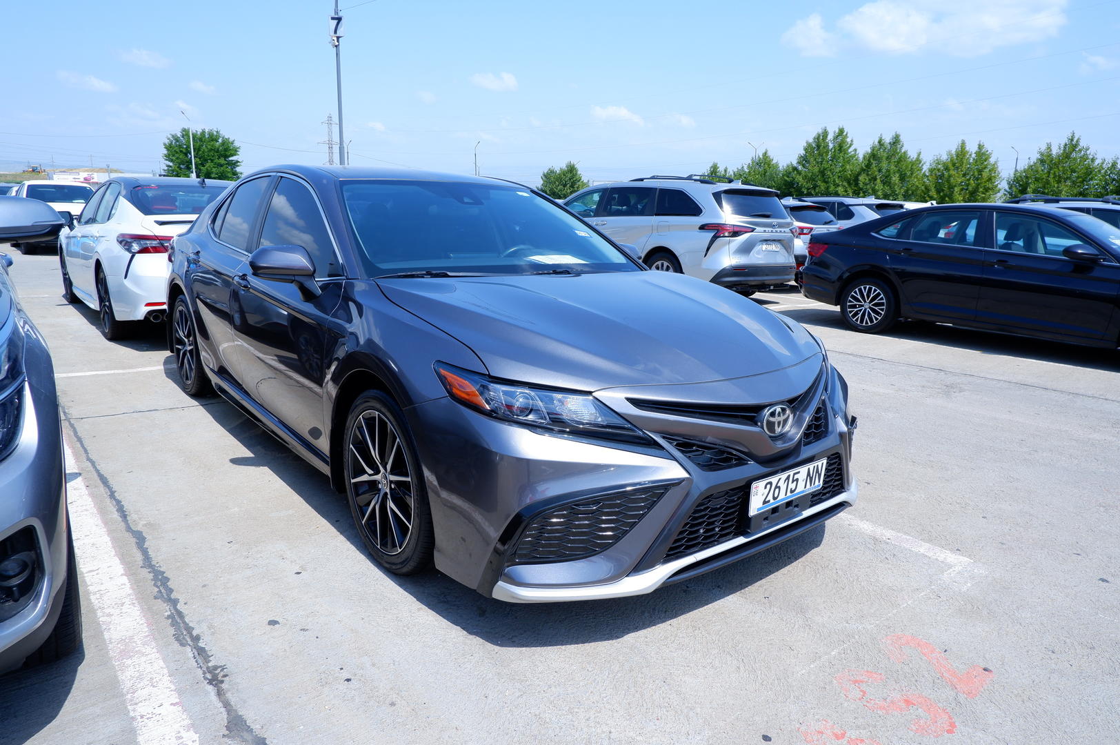 Toyota Camry 2021 — photo 2