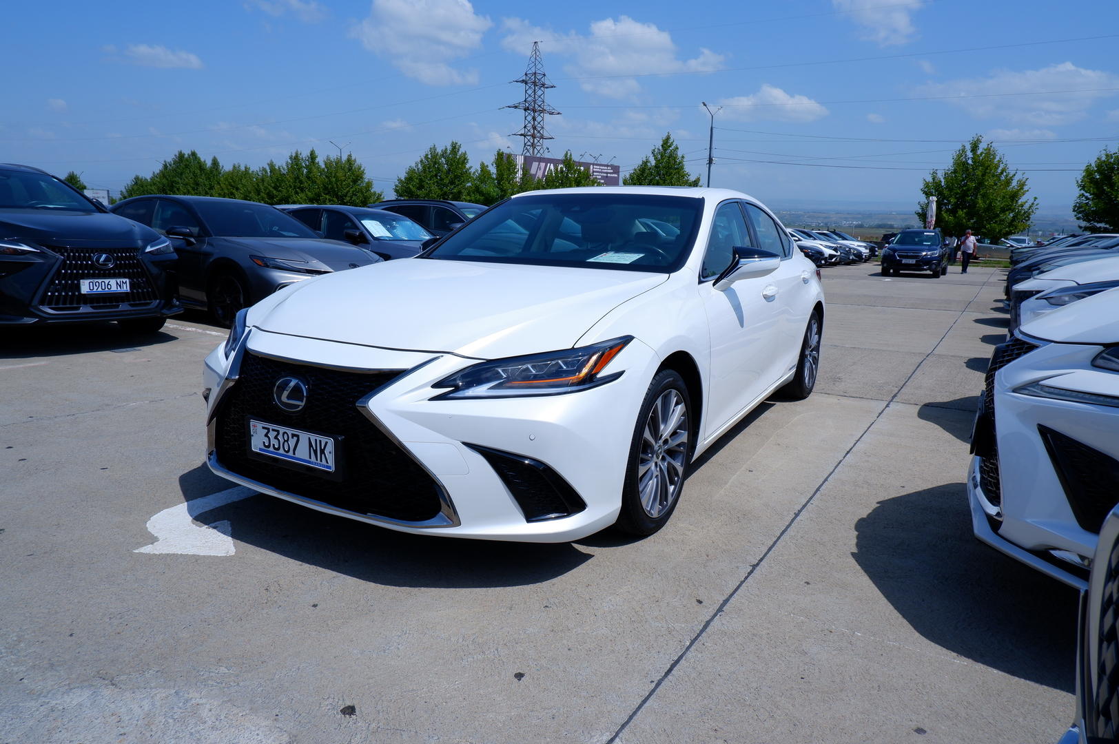 Lexus ES 300 2021 — photo 2