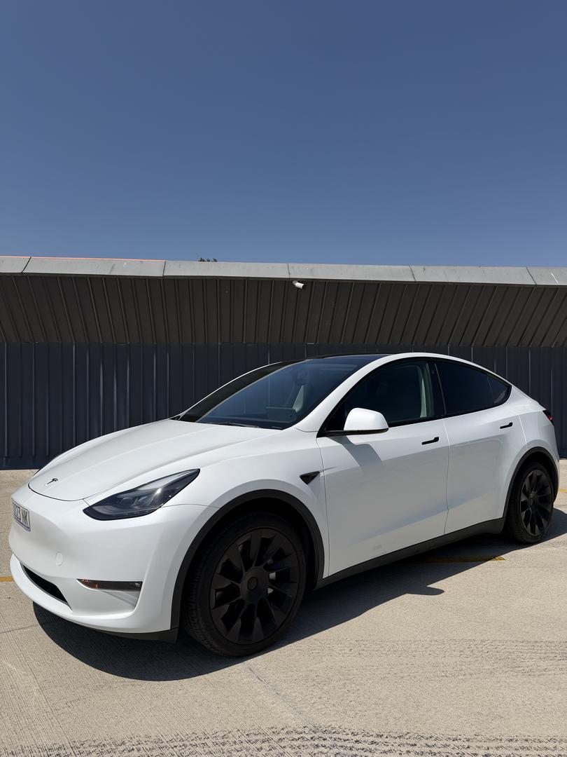 Tesla Model Y 2023 — photo 2