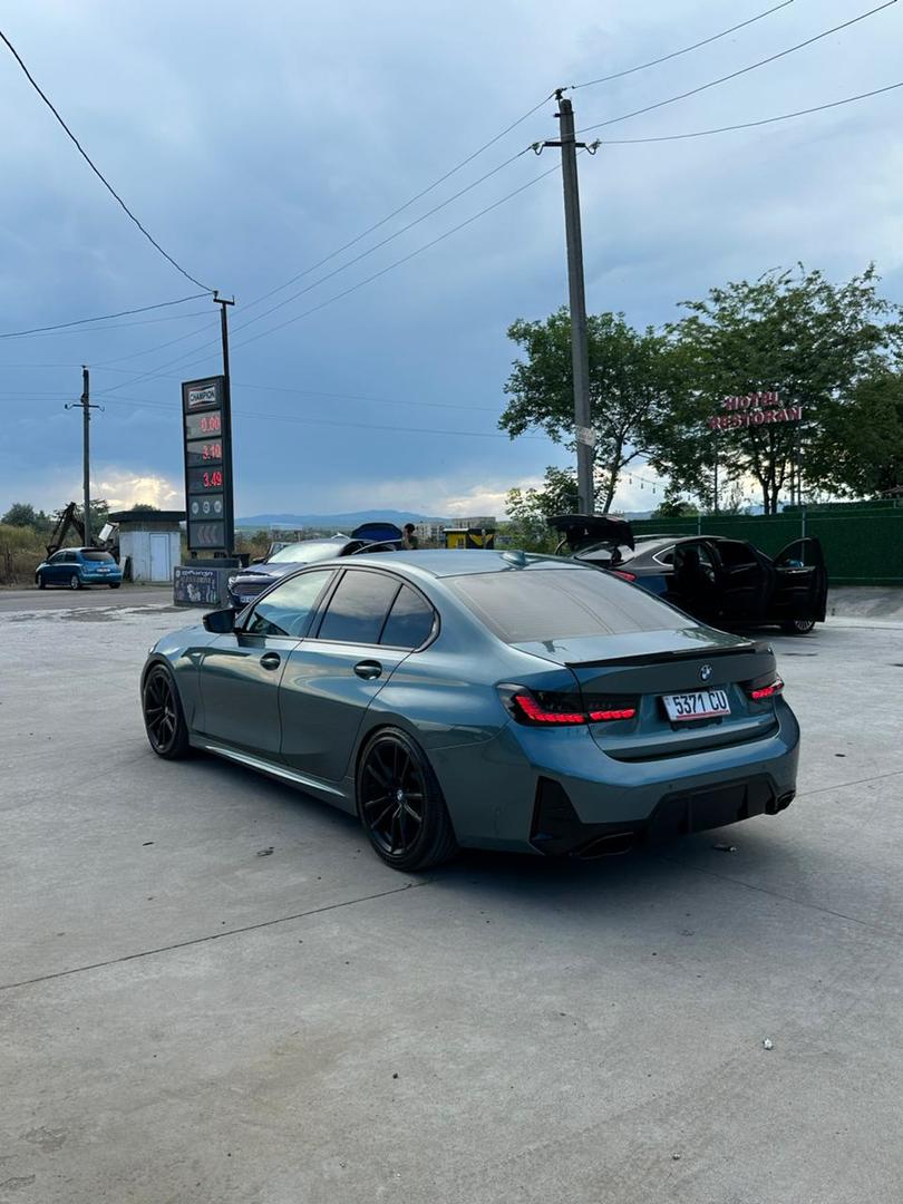 BMW 330