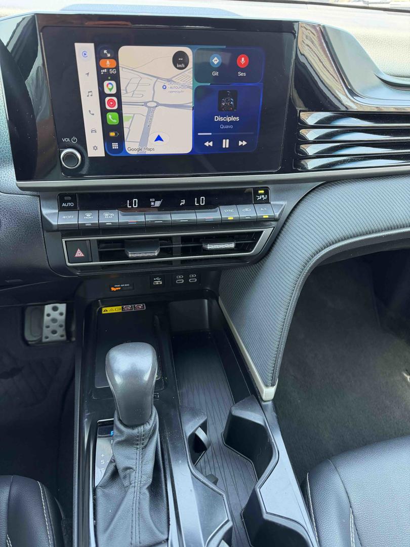 Toyota Camry 2024 — photo 2