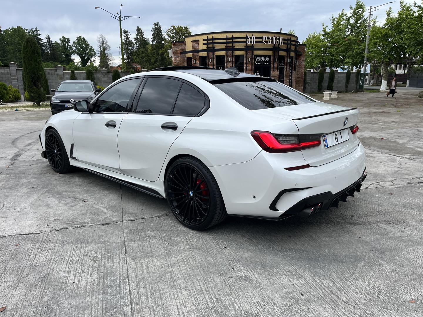 BMW 330 2020 — photo 2