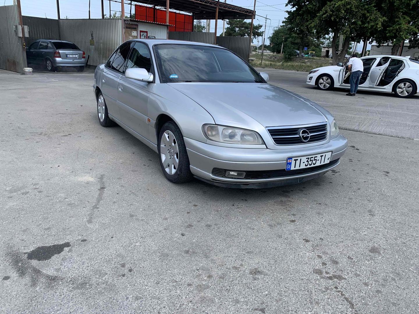 Opel Omega 2000 — photo 2