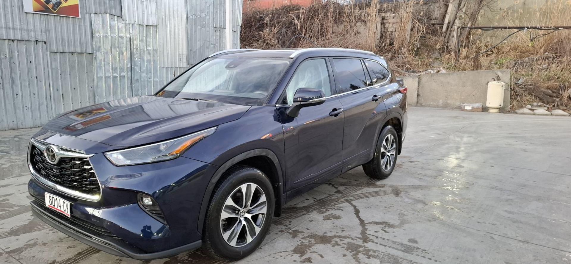Toyota Highlander 2022 — photo 2