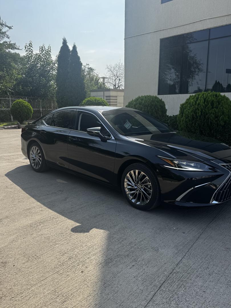Lexus ES 300 2025 — photo 2
