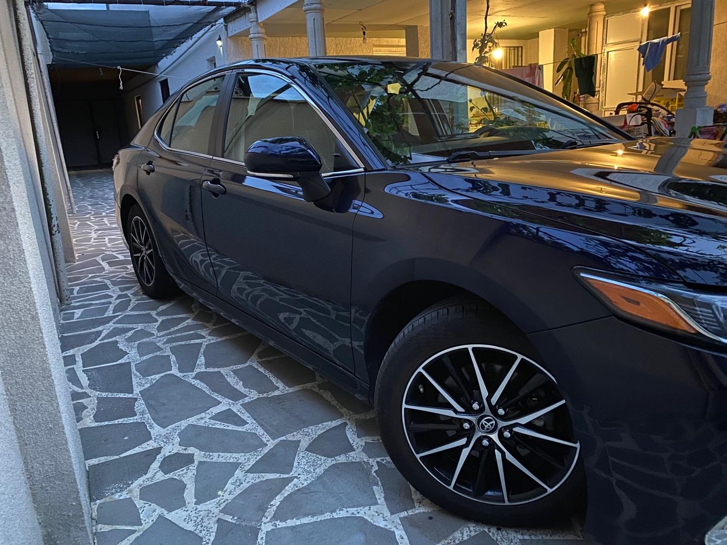 Toyota Camry 2022 — photo 2