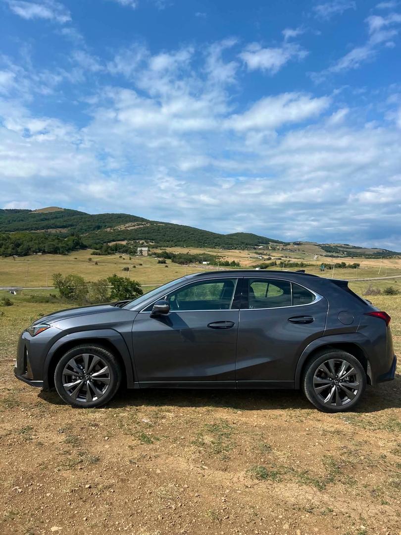 Lexus UX250h 2024 — photo 2