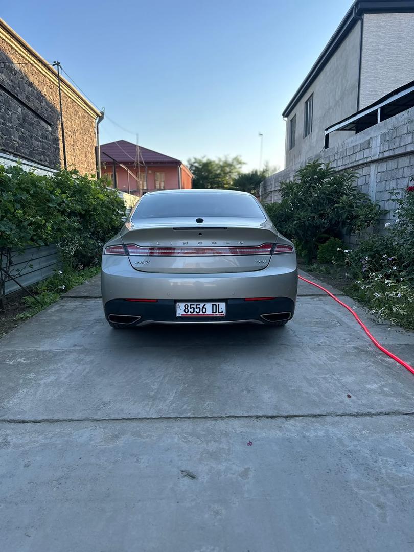 Lincoln MKZ 2017 — photo 2