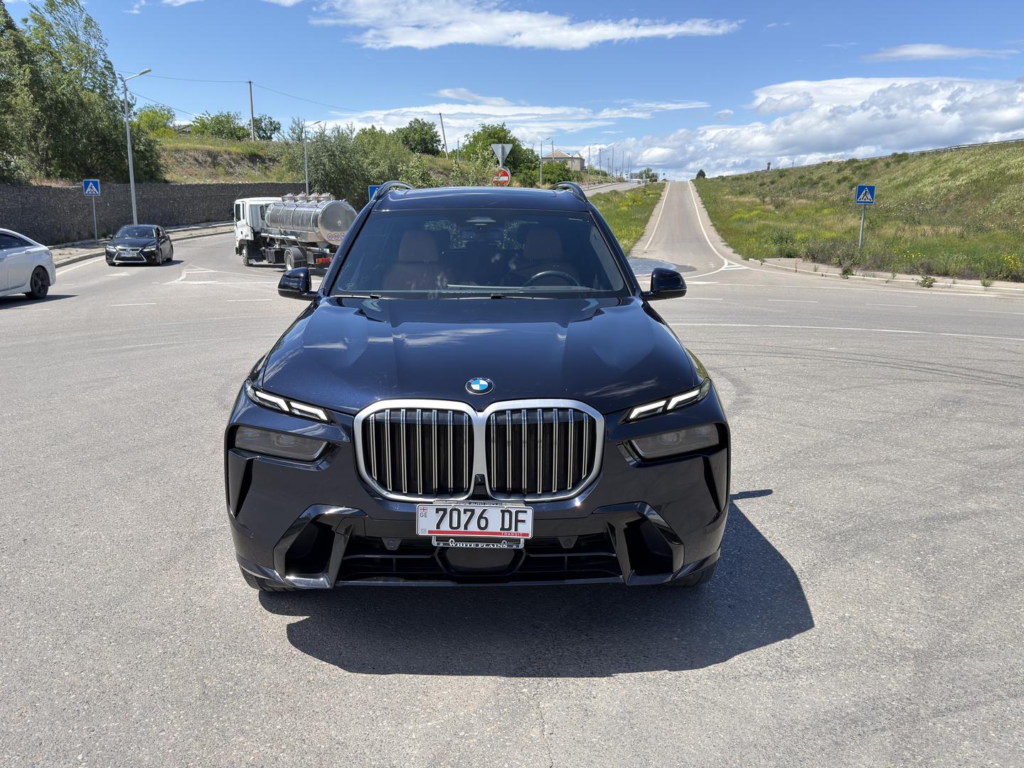 BMW X7 2023 — photo 2