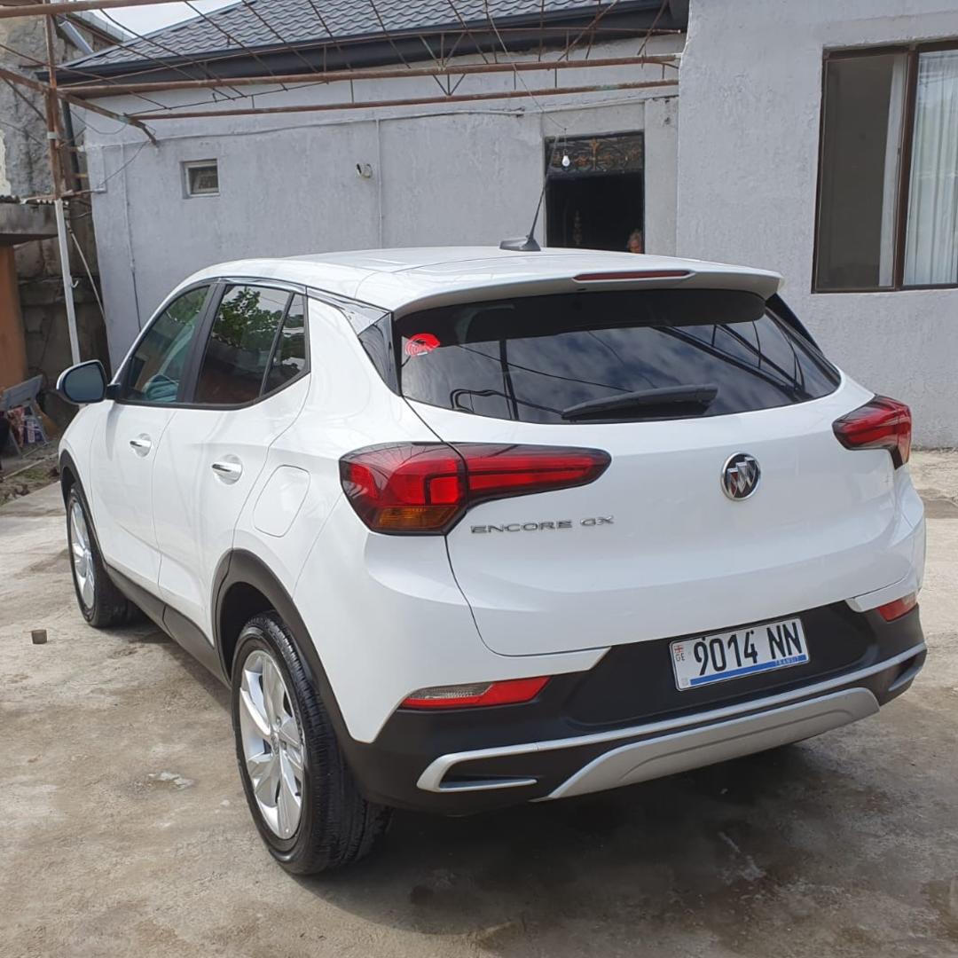 Buick Encore 2023 — photo 2