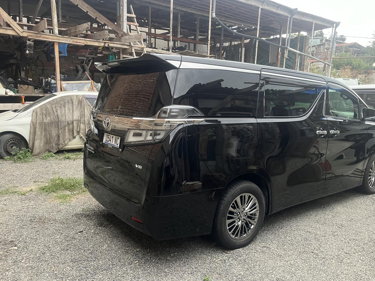 Toyota Vellfire 2018 — photo 2