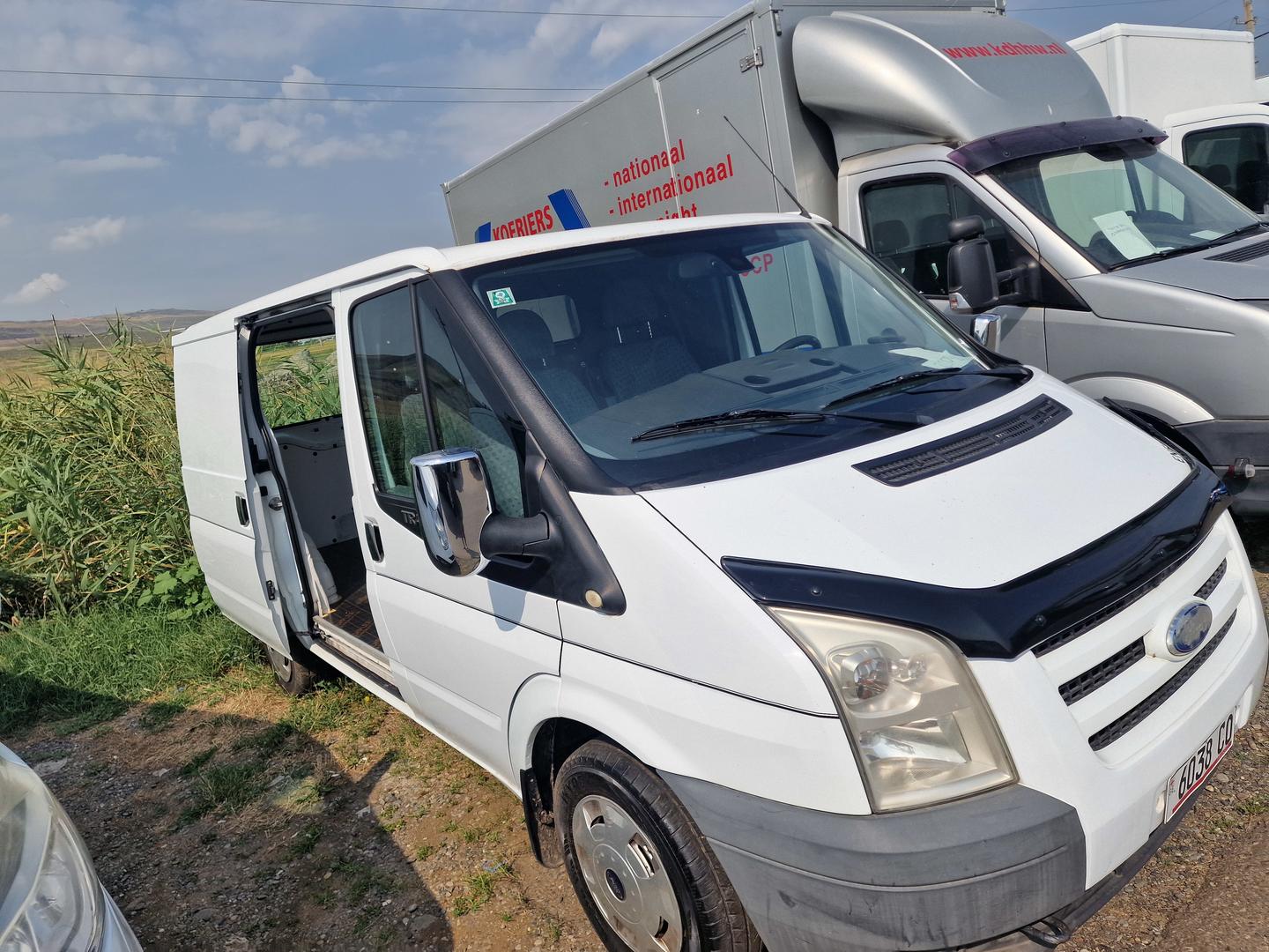 Ford Transit 2009 — photo 2