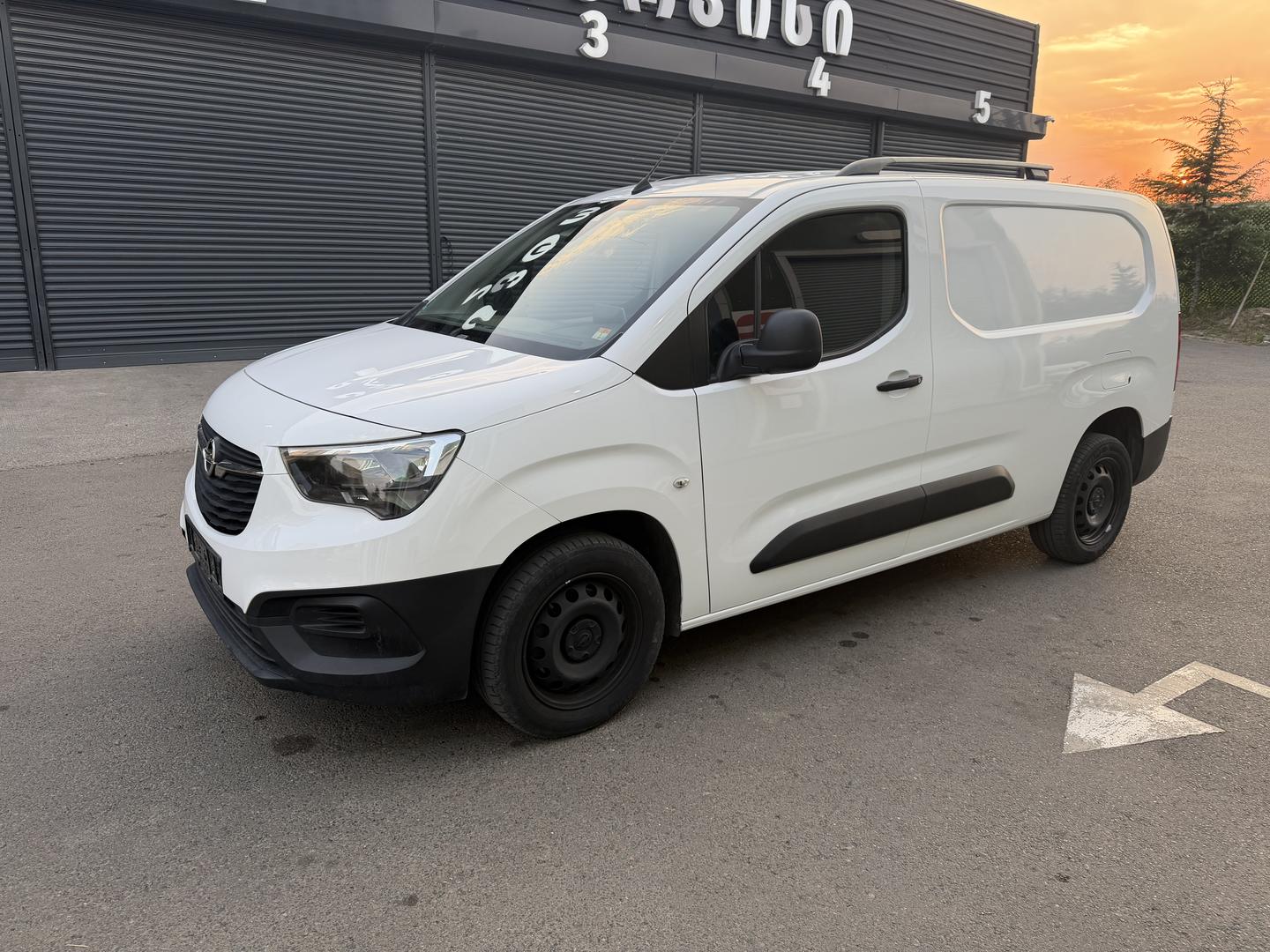 Opel Combo 2020 — photo 2