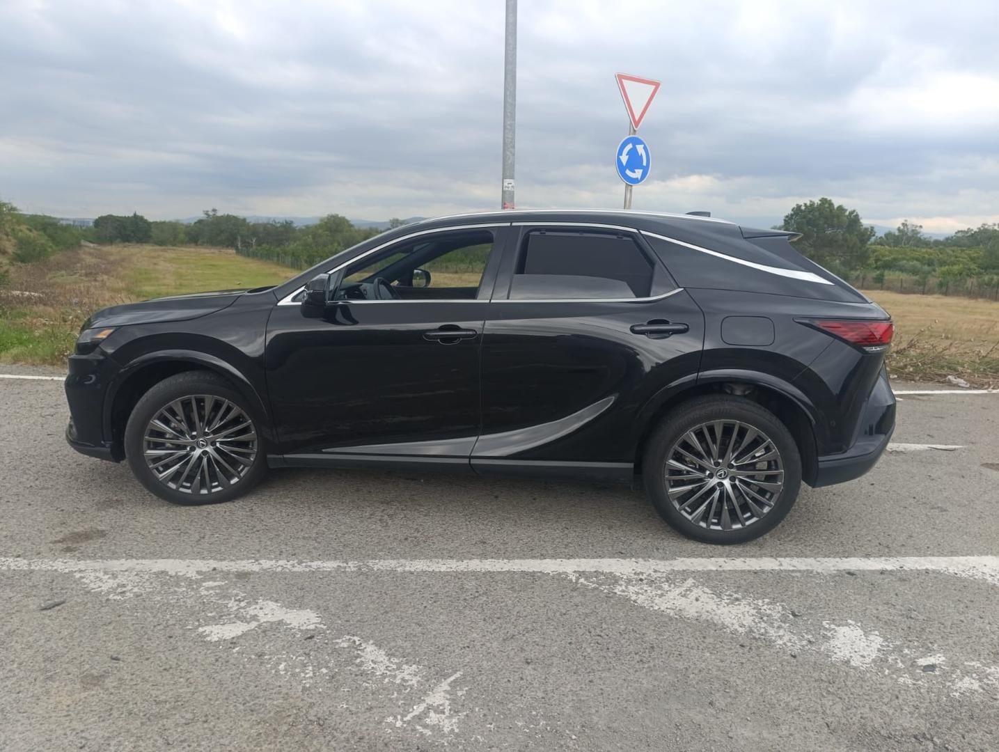 Lexus RX 350 2023 — photo 2