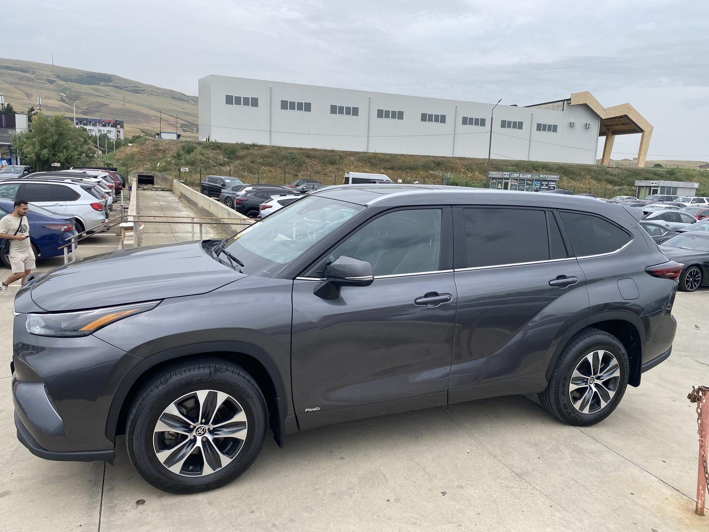 Toyota Highlander 2024 — photo 2
